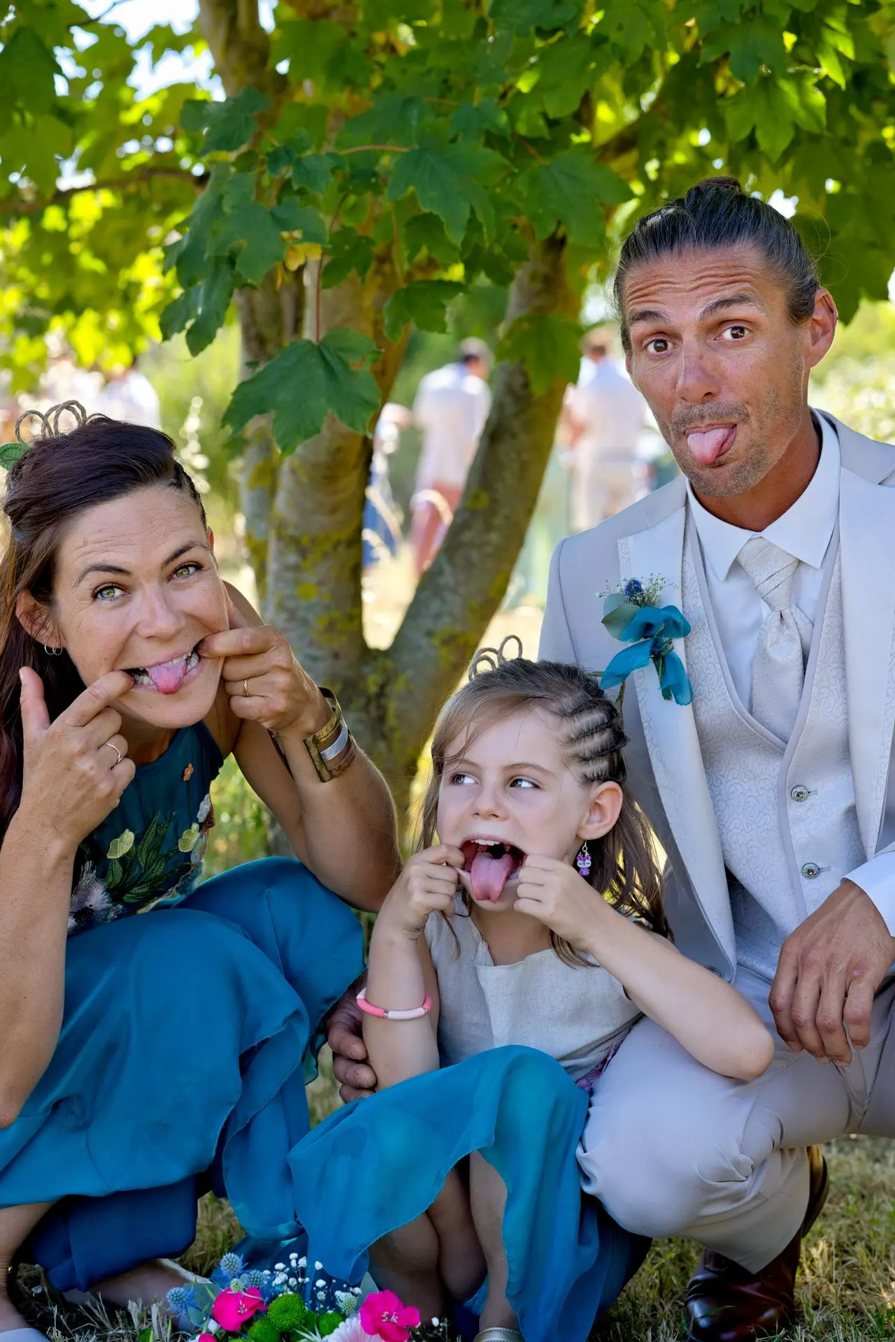 photo famille mariés grimace