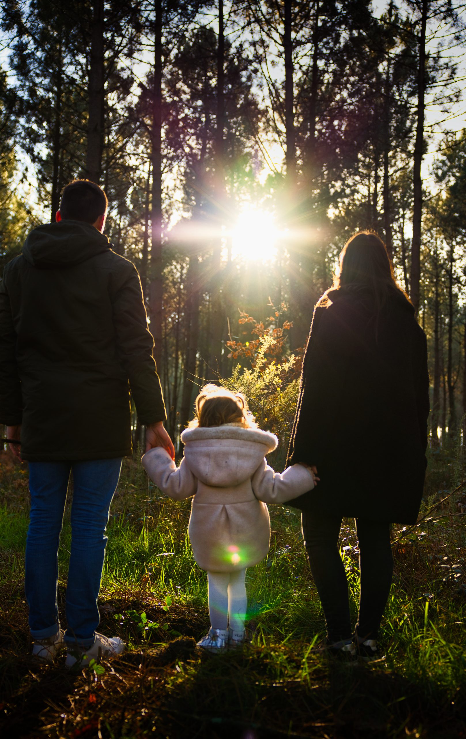 photo famille promenade dans les bois