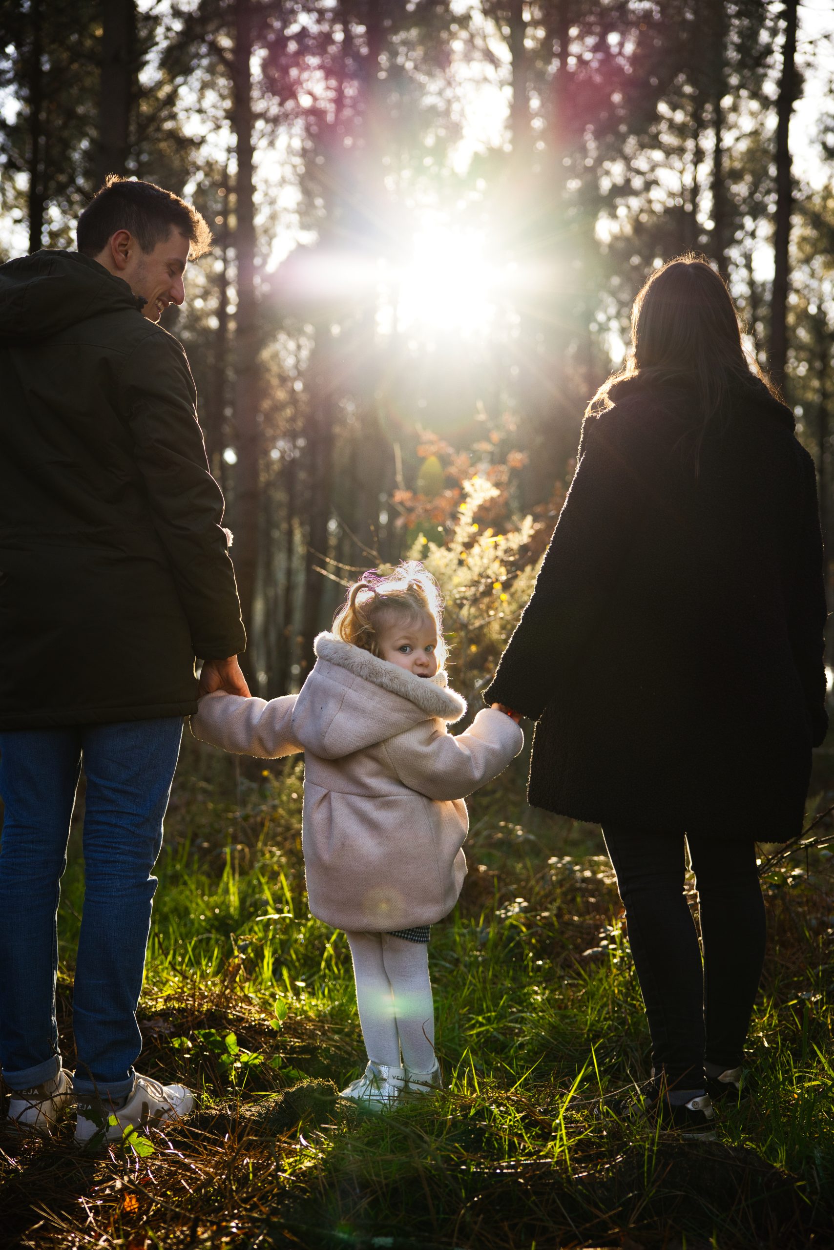 photo famille promenade dans les bois