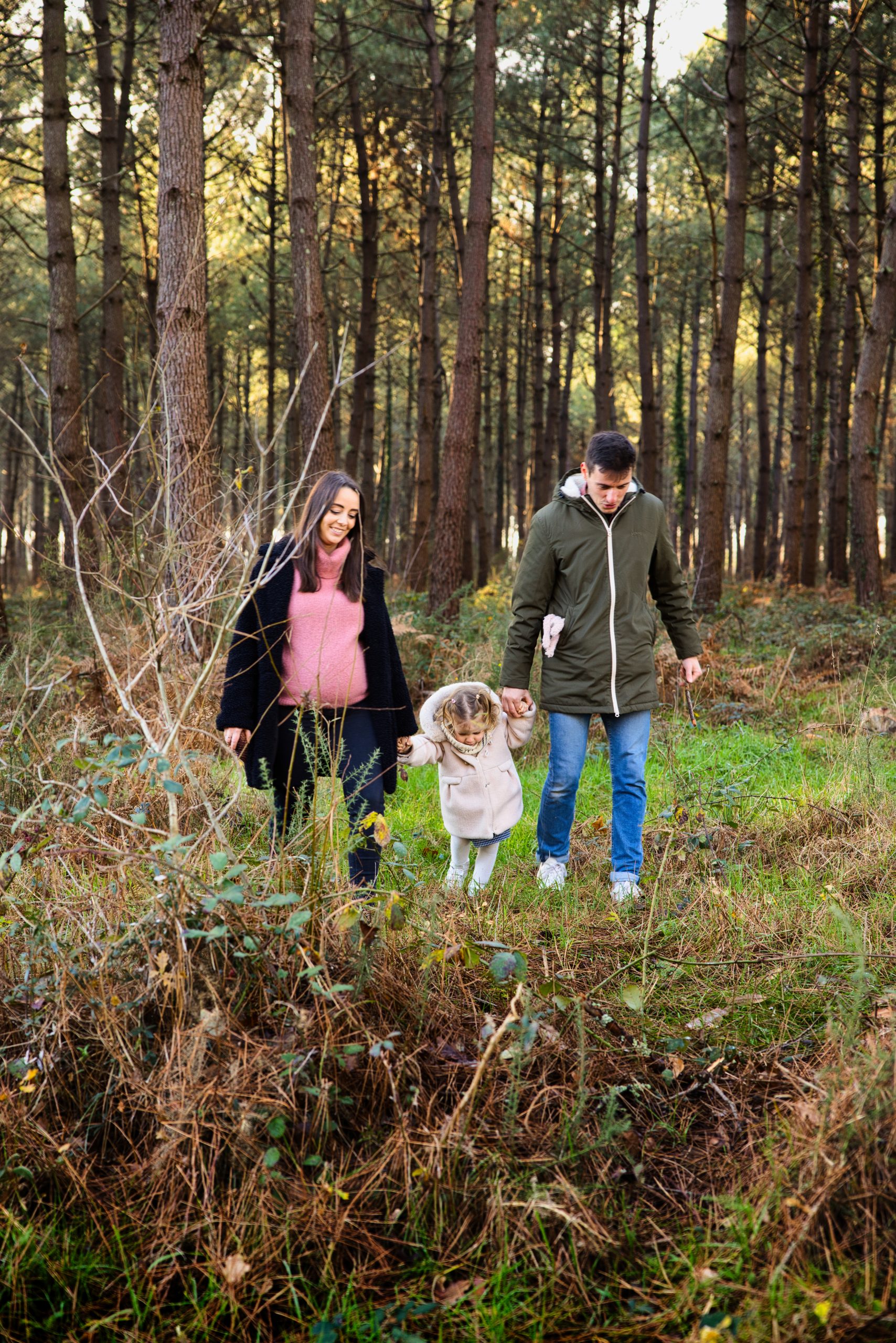 photo famille promenade dans les bois